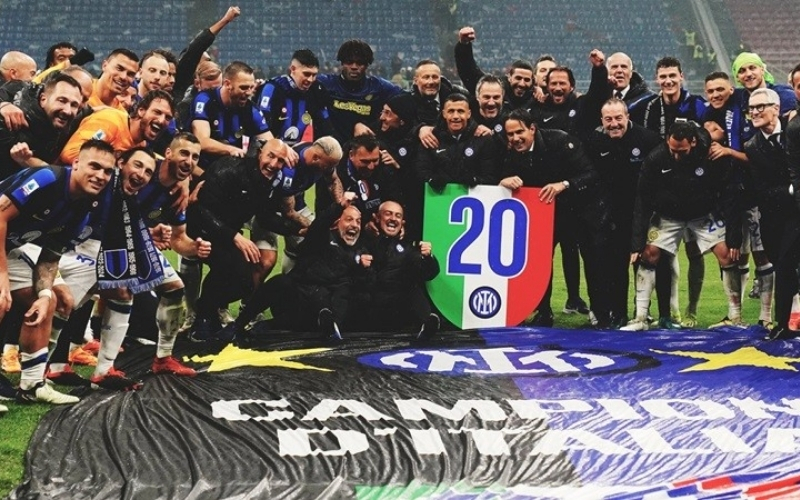 Chiến lược điều chỉnh hàng công của huấn luyện viên