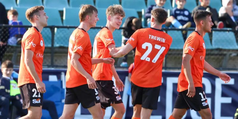 Khởi đầu đầy gian nan tạo nên Quinn MacNicol cầu thủ trẻ người Úc