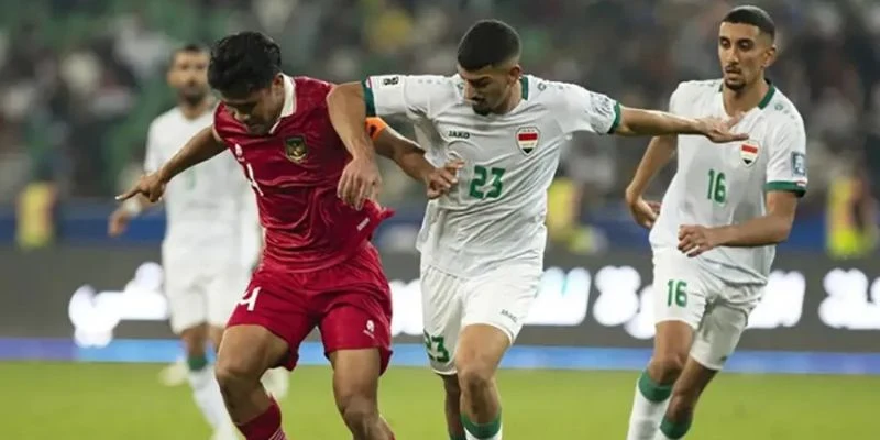 Ban lãnh đạo các câu lạc bộ công bố tân binh trong buổi lễ ký kết