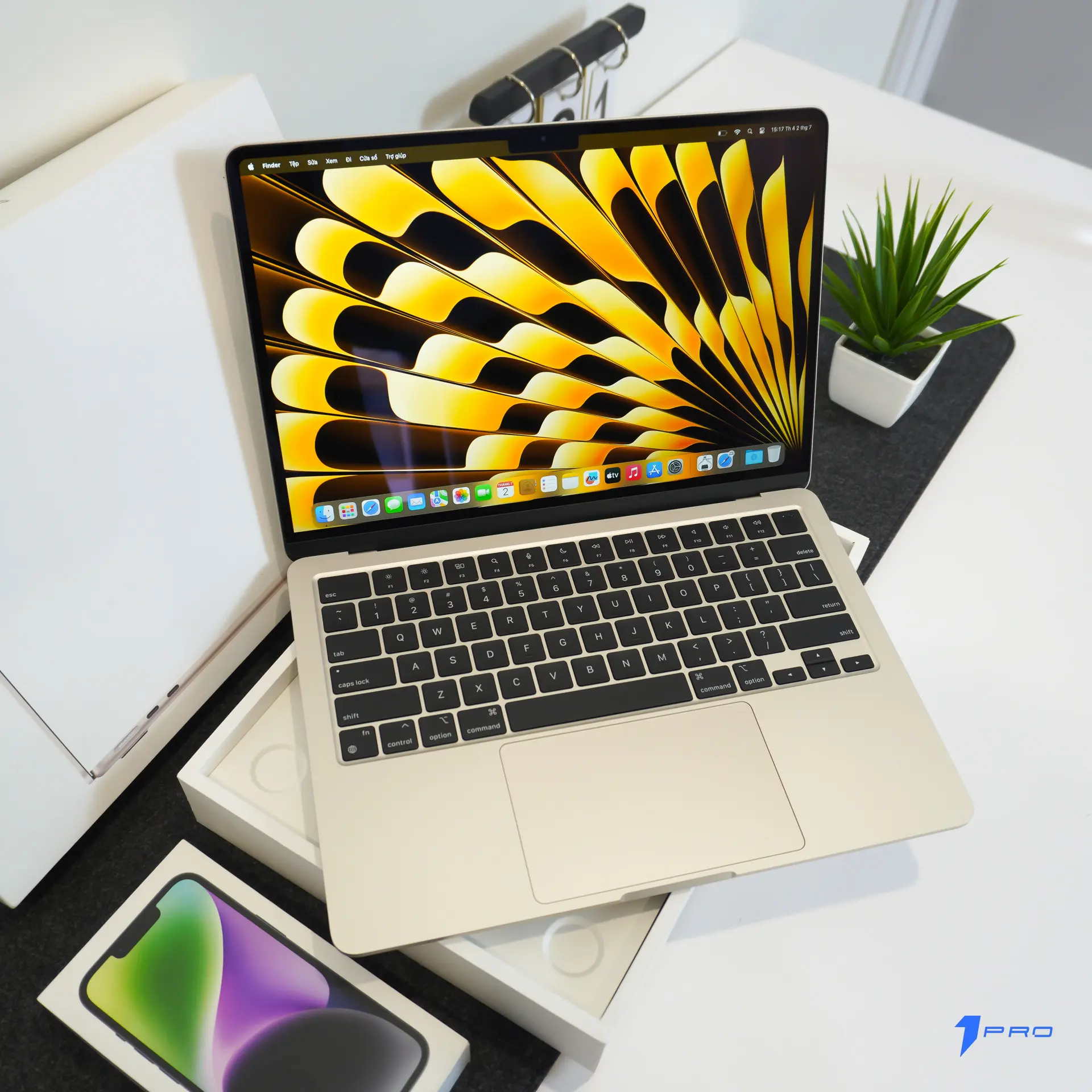 Mua Macbook Air M2 lấy ngay tại cửa hàng uy tín.
