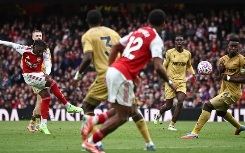 Arsenal thắng dễ Burnley trong ngày hàng công thăng hoa