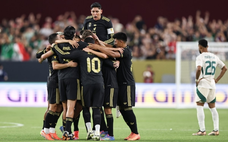 Mỹ vượt qua Honduras trong trận cầu giàu thể lực