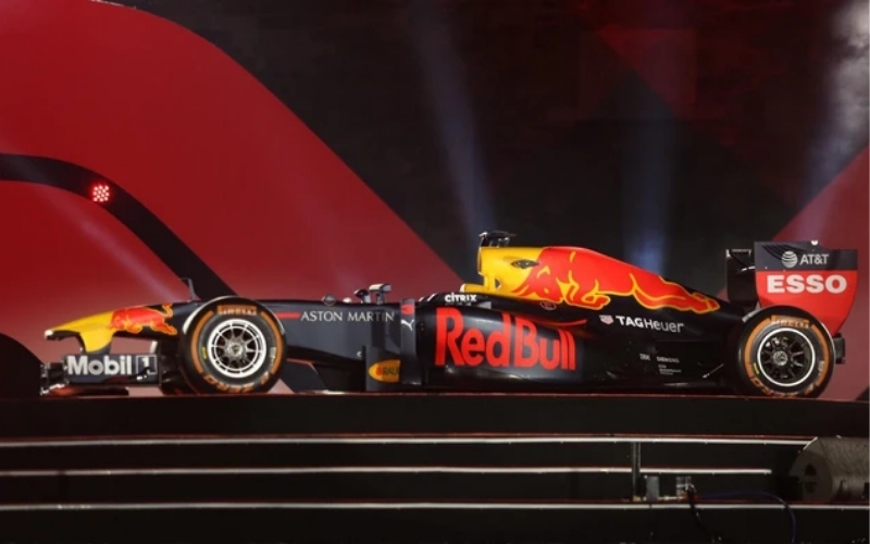 Vật liệu siêu nhẹ và cấu trúc bảo vệ an toàn từ đường đua