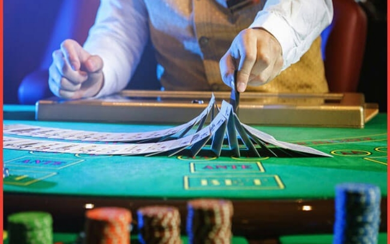 Tại sao sảnh chơi có người thật chia bài lại hấp dẫn?