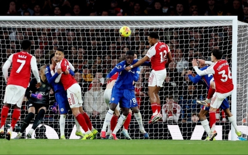 Xu hướng các đội Ngoại hạng Anh đang dần bỏ lối đá tạt cánh đánh đầu.